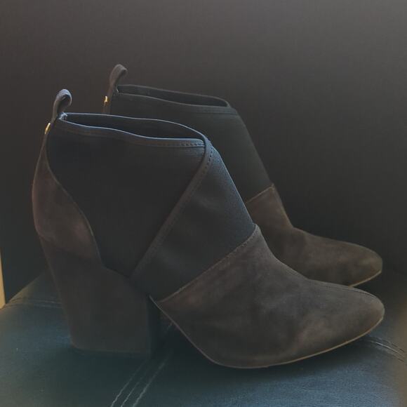 Calvin Klein Zella Suede Leather Chunky Heel Gray Fall Ankle Boot - Picture 3 of 6